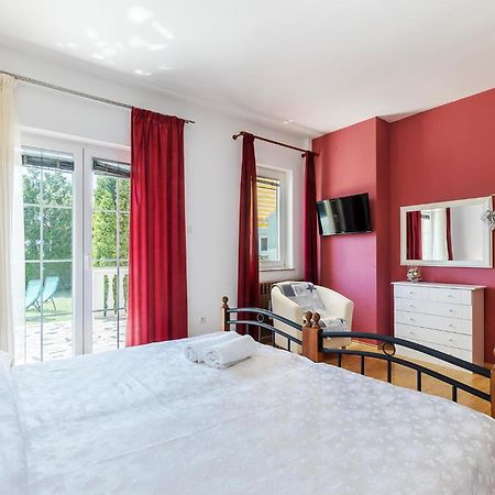 2 Bedroom Beautiful Apartment In Valtura 외부 사진